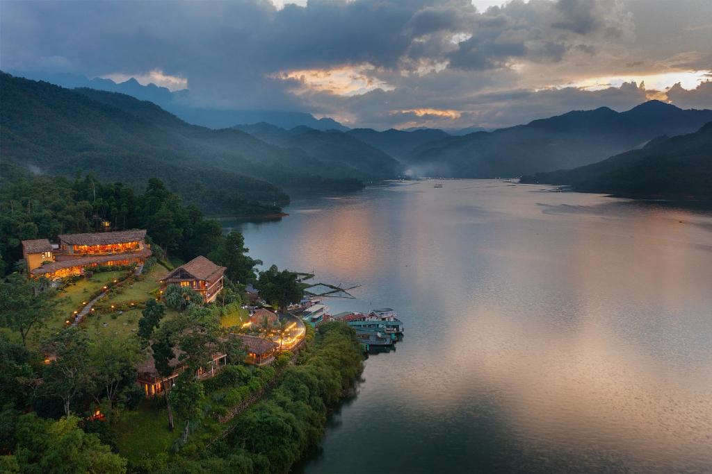 Suoi Lon Village, Tan Mai, Mai Chau, Hoa Binh: A tranquil "oasis" of the Northwest
