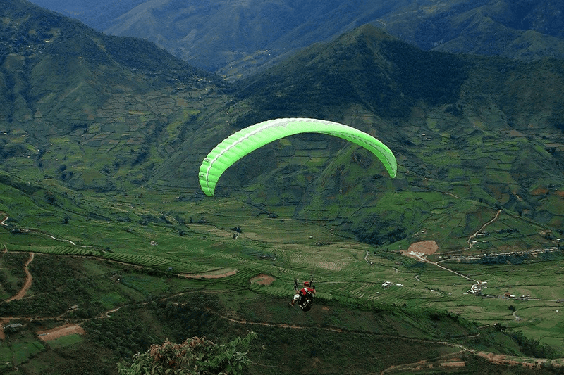 Paragliding adventure Doi Bu – Experience the thrill of soaring above majestic hills