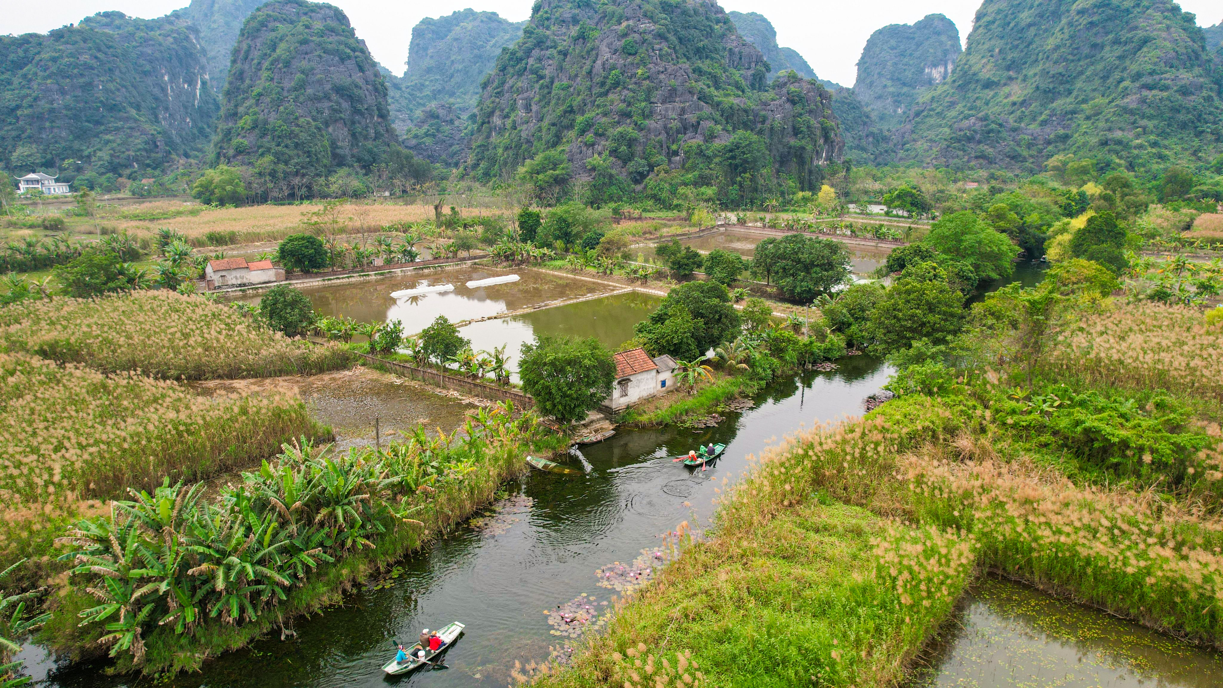 3 Days 2 Nights: Daily Tour To Ninh Binh - Tamcoc - Mai Chau - Kayaking On Hoa Binh Lake
