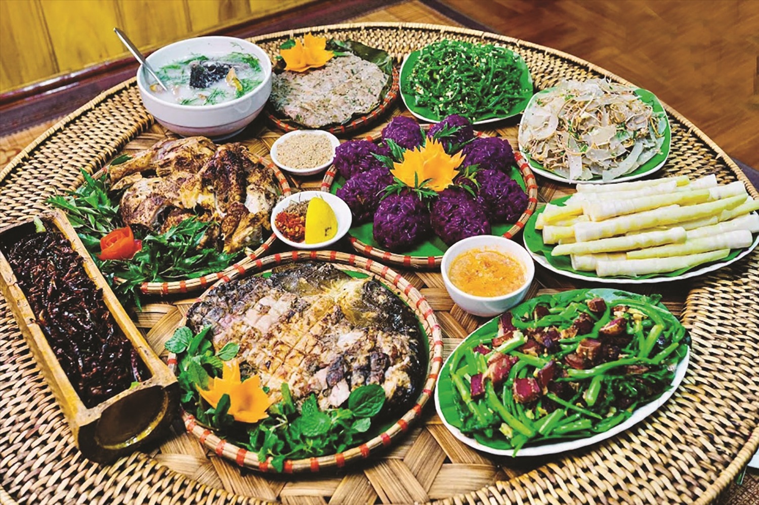 The delicious meal in Ban Lac stilt house The delicious meal in Ban Lac stilt house