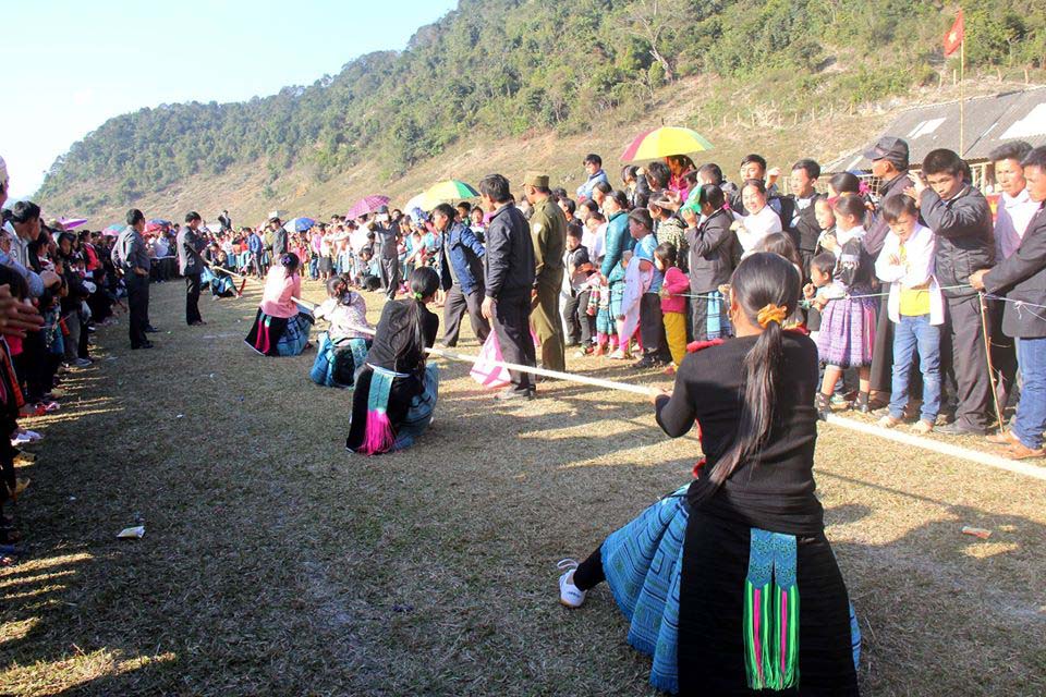 Black Hmong people are playing tug-of-war (Source: Craft Link) Black Hmong people are playing tug-of-war (Source: Craft Link)