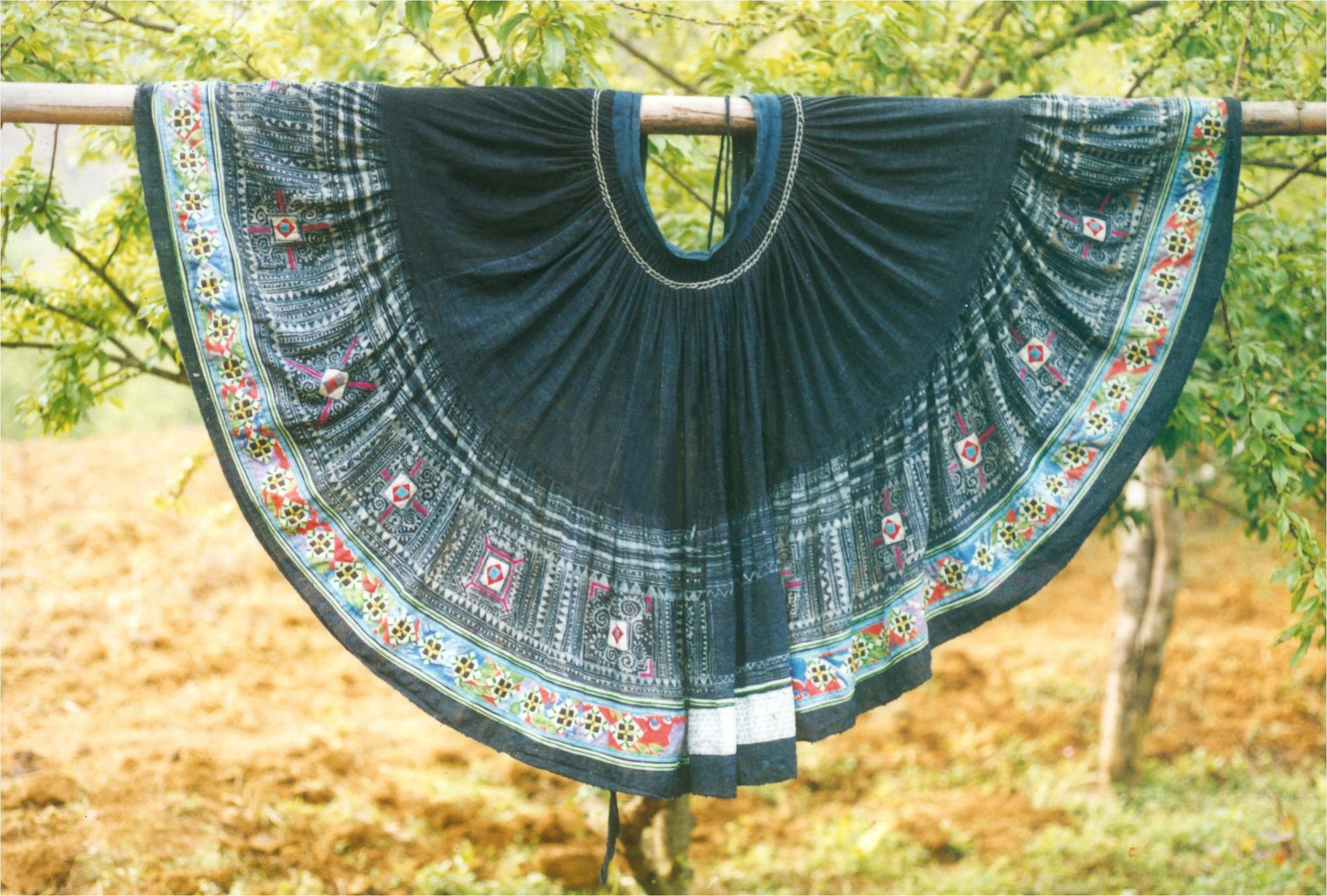 Patterns on the traditional attire of the Black Hmong people (Source: Craft Link) Patterns on the traditional attire of the Black Hmong people (Source: Craft Link)
