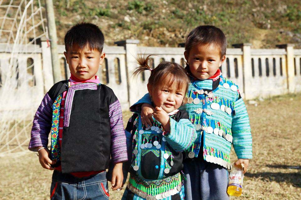 What is the difference between Black Hmong and other Hmong groups? (Source: Craft Link) What is the difference between Black Hmong and other Hmong groups? (Source: Craft Link)