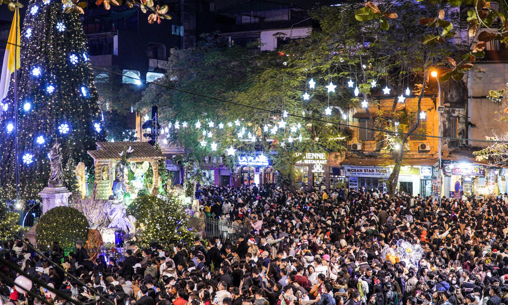 A corner in central Hanoi on Christmas Eve (Source: Bao Tuoi Tre)