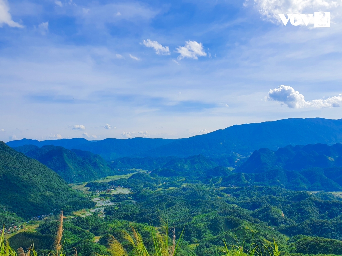 Panoramic mountain view of Son Ba Muoi, a peaceful highland at 1,200m in Pu Luong. (Source: VNAT) Panoramic mountain view of Son Ba Muoi, a peaceful highland at 1,200m in Pu Luong. (Source: VNAT)