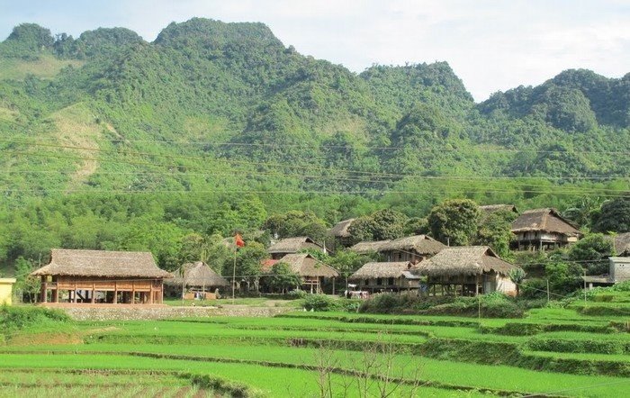 The stilt-house hamlets of Mai Chau valley, the setting most travelers mean when they ask about Giang Mo Village (Source: Cuc du lich Quoc gia Viet Nam)