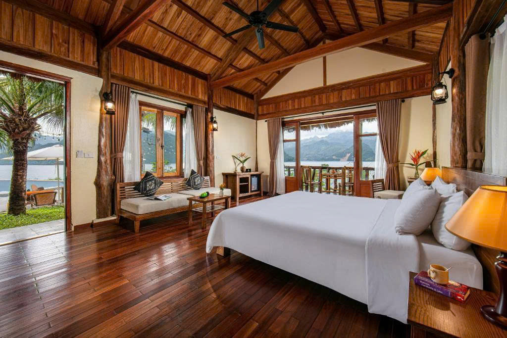 Open-plan family room with ample space for relaxation Open-plan family room with ample space for relaxation