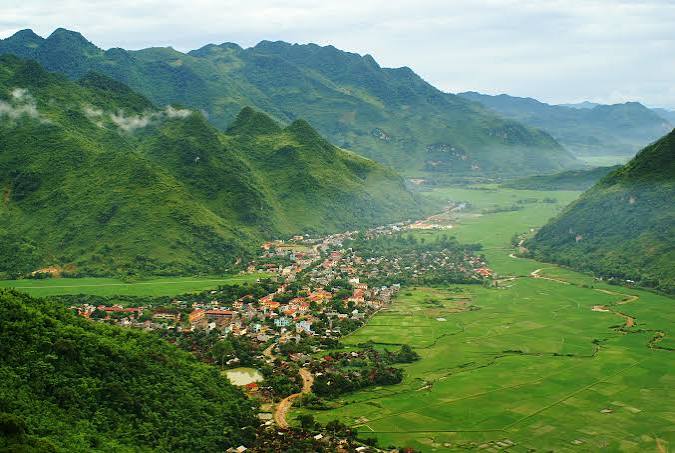 Panoramic view of Mai Chau valley mist after rain⁠ (Source: VnExpress)