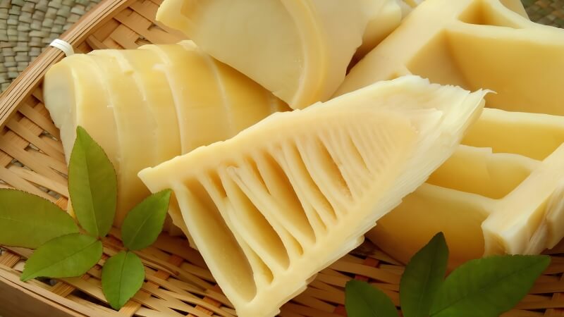 Freshly harvested bamboo shoots are a staple seasonal ingredient in Mai Chau home-cooked meals (Source: Bachhoaxanh) 