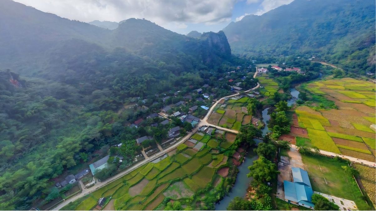 Mai Hich offers one of the more accessible trekking routes in the area (Source: Bao Hoa Binh) Mai Hich offers one of the more accessible trekking routes in the area (Source: Bao Hoa Binh)