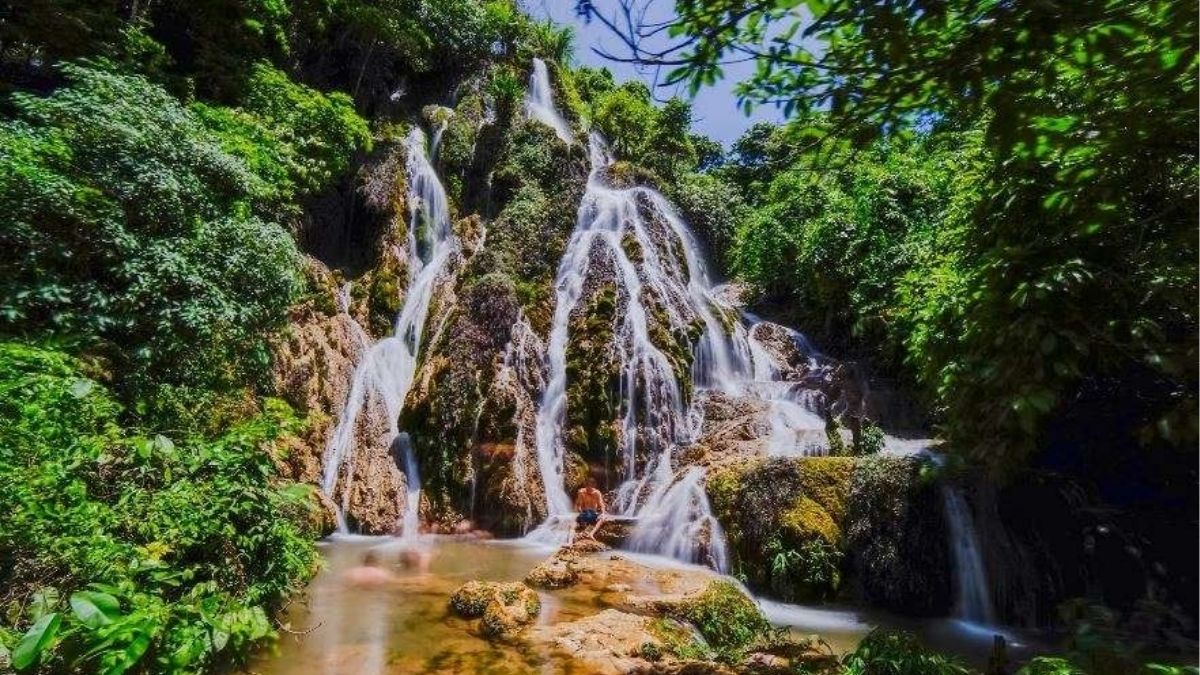 Trekking from Mai Hich to Pung Waterfall (Source: Trphuner.vn) Trekking from Mai Hich to Pung Waterfall (Source: Trphuner.vn)