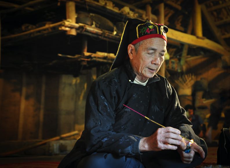 Mo shamans preserve ancient oral verses containing stories, beliefs, and community history Mo shamans preserve ancient oral verses containing stories, beliefs, and community history