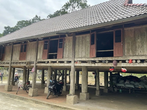 Muong’s house (Source: Vanhoa Newspaper) 