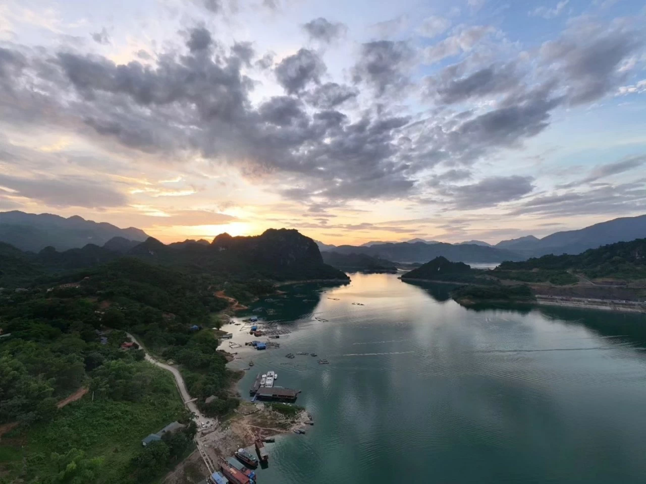 Choose the best time to come Ngoi Hoa Village (Source: VietnamNet) Choose the best time to come Ngoi Hoa Village (Source: VietnamNet)