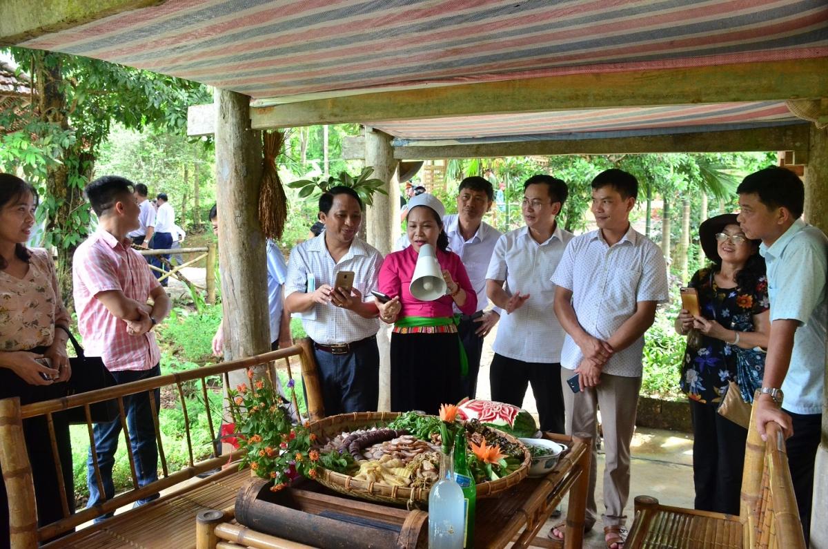 Visitors in Muong villages can observe local gatherings and traditional food preparations during the festival Visitors in Muong villages can observe local gatherings and traditional food preparations during the festival
