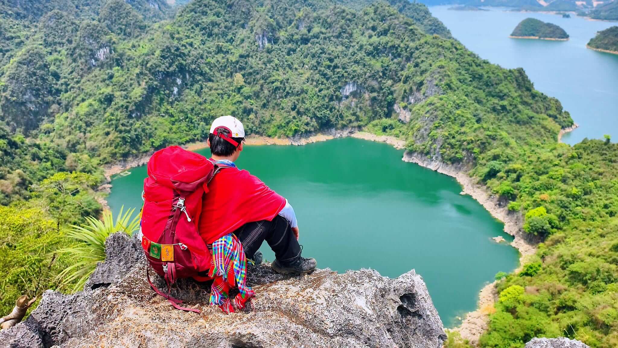 Trekking ngắm bình minh trên đồi Trekking ngắm bình minh trên đồi