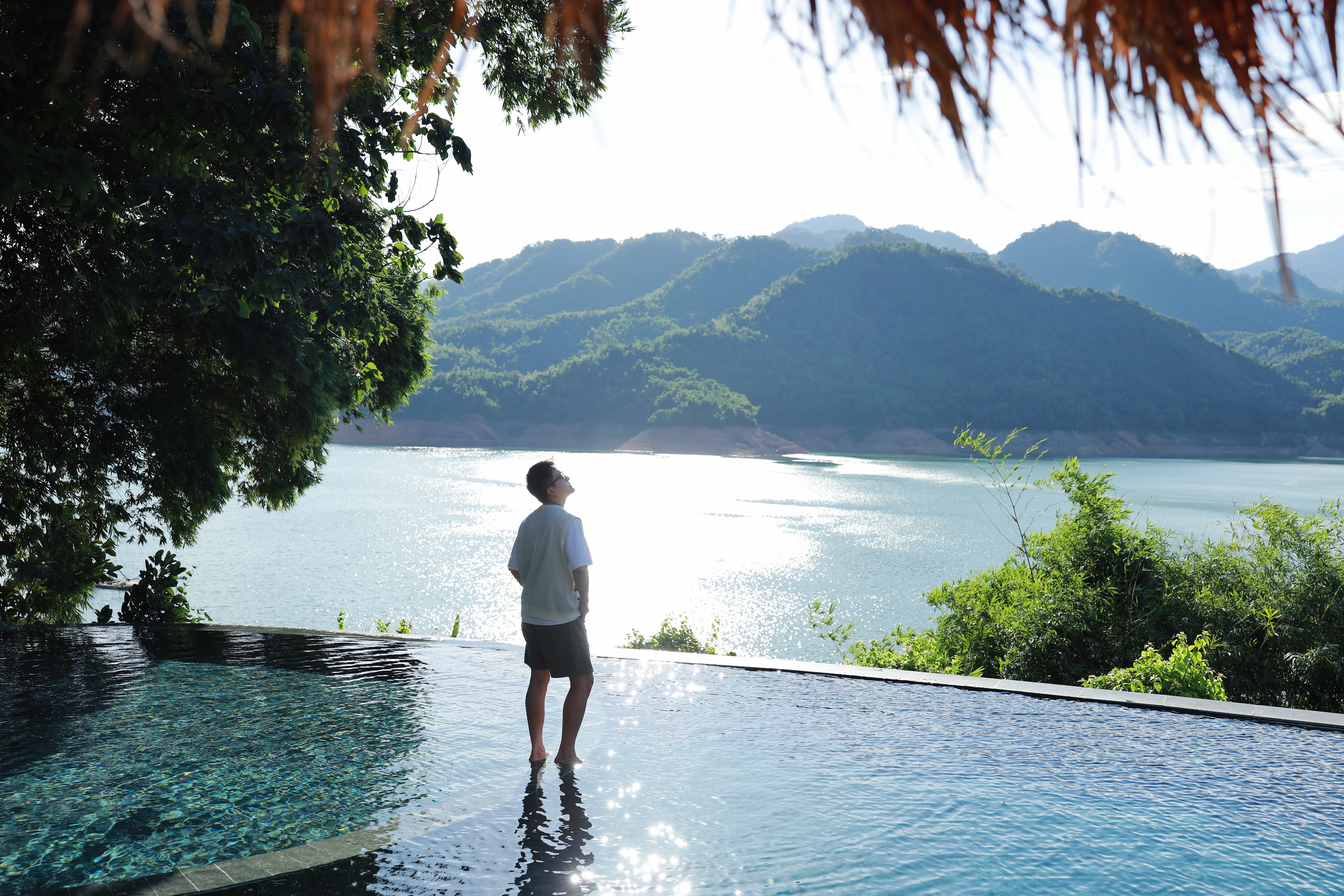 The infinity pool at Mai Chau Hideaway Lake Resort sits at the lake's edge, blending pool water and lake water into one view The infinity pool at Mai Chau Hideaway Lake Resort sits at the lake's edge, blending pool water and lake water into one view