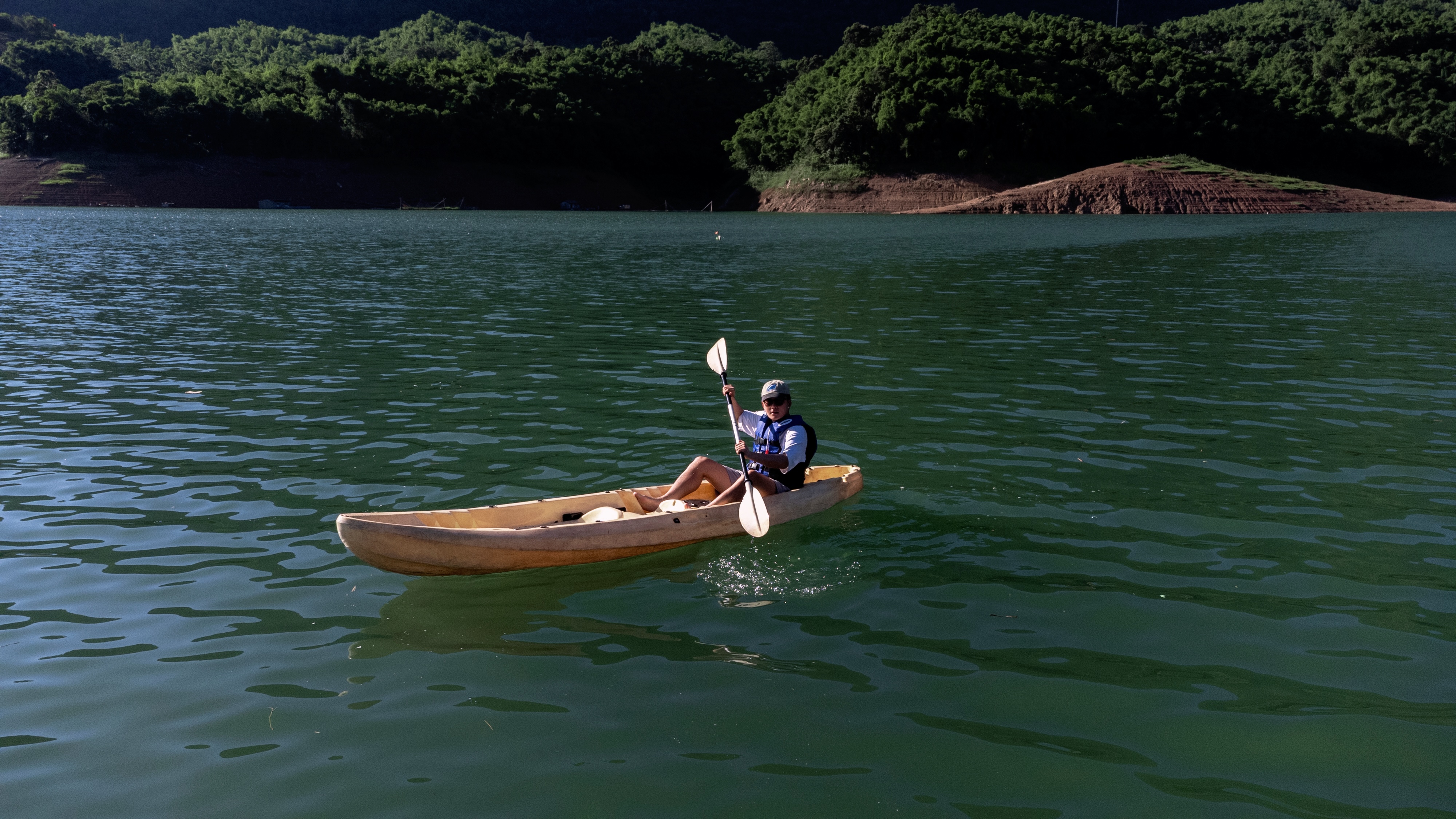 Kayaking is very easy for beginners Kayaking is very easy for beginners