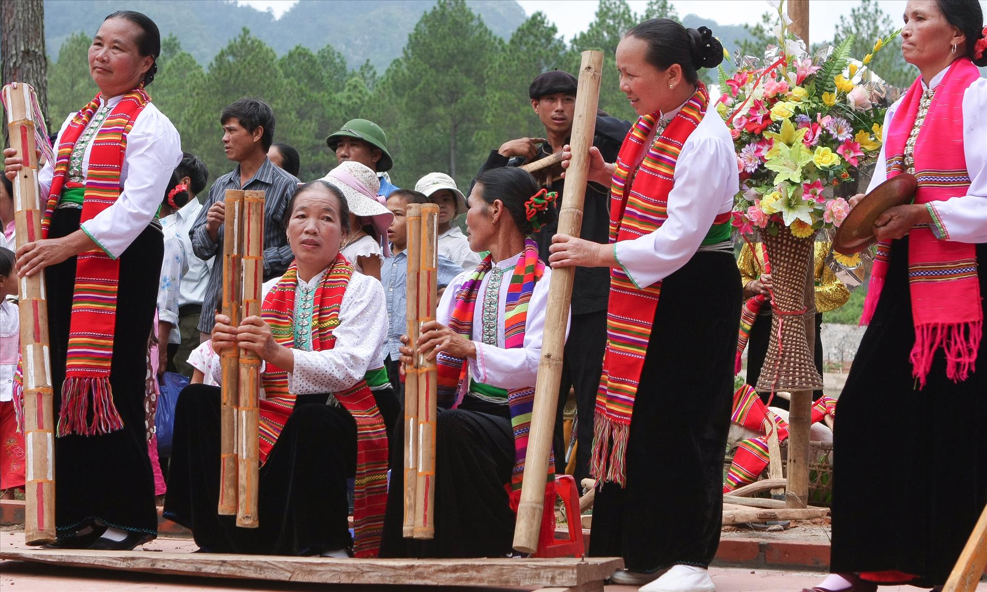  A Xoe dance performance in Lac village (Source: Vietnamnet)