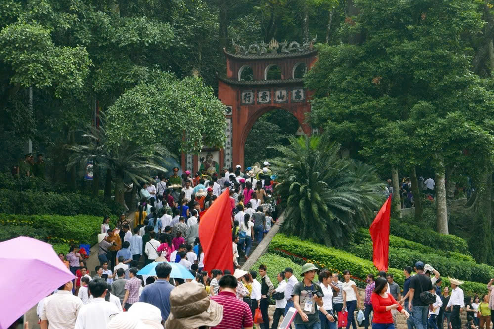 Chinh phục núi Nghĩa Lĩnh
