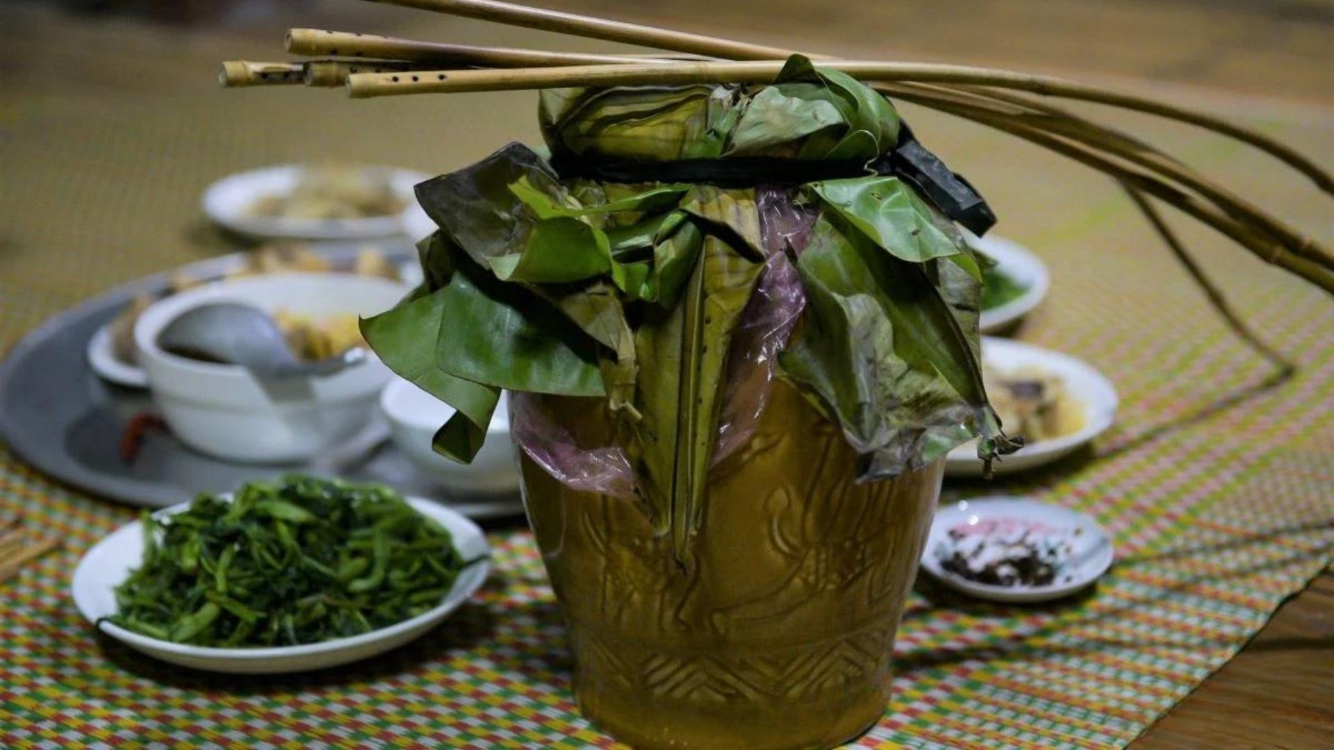 Rượu nếp men lá truyền thống Bá Thước với hương vị cay nồng nồng ấm và hậu vị ngọt êm (Nguồn: Báo Thanh Hoá) Rượu nếp men lá truyền thống Bá Thước với hương vị cay nồng nồng ấm và hậu vị ngọt êm (Nguồn: Báo Thanh Hoá)