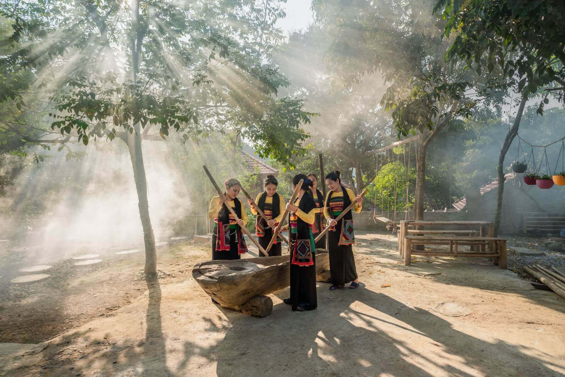 Những trải nghiệm văn hóa người Thái ở Bản Bút không nên bỏ lỡ Những trải nghiệm văn hóa người Thái ở Bản Bút không nên bỏ lỡ