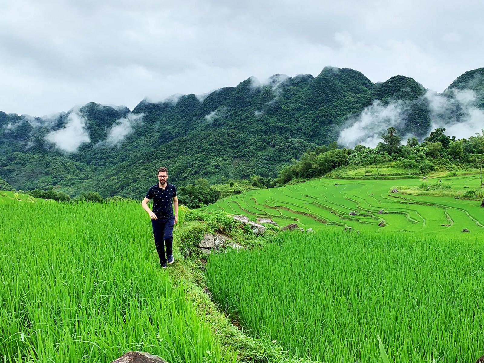 Đi bộ khám phá Bản Kén Pù Luông mang đến góc nhìn chân thực về cảnh quan thanh bình và đời sống sinh hoạt của cộng đồng người Thái (Nguồn: Tổng Cục Du Lịch) Đi bộ khám phá Bản Kén Pù Luông mang đến góc nhìn chân thực về cảnh quan thanh bình và đời sống sinh hoạt của cộng đồng người Thái (Nguồn: Tổng Cục Du Lịch)