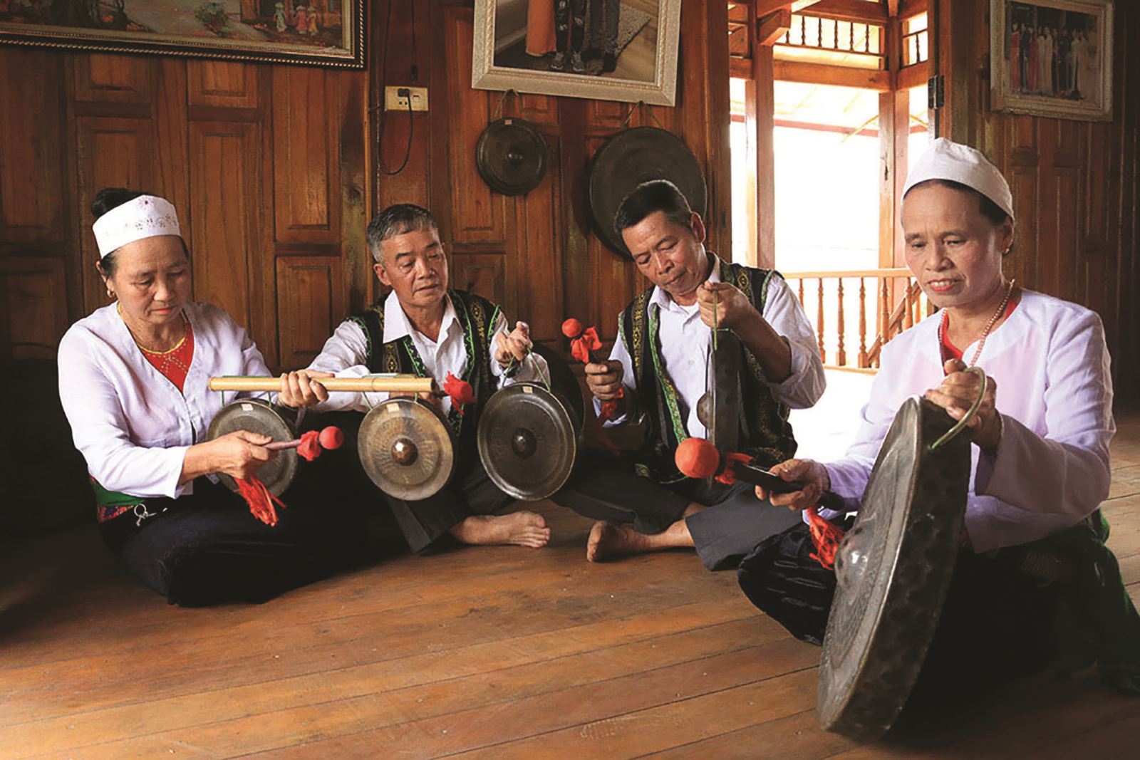 Học cách gõ chiêng và tìm hiểu kỹ thuật diễn tấu Học cách gõ chiêng và tìm hiểu kỹ thuật diễn tấu