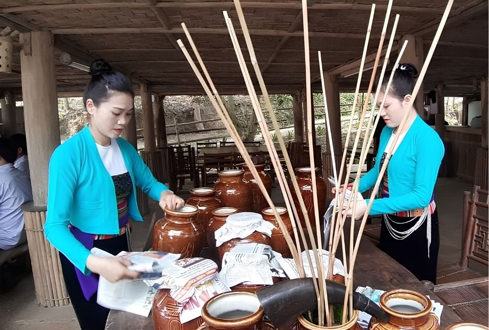 Rượu cần Tây Bắc (Nguồn: VTC News) Rượu cần Tây Bắc (Nguồn: VTC News)