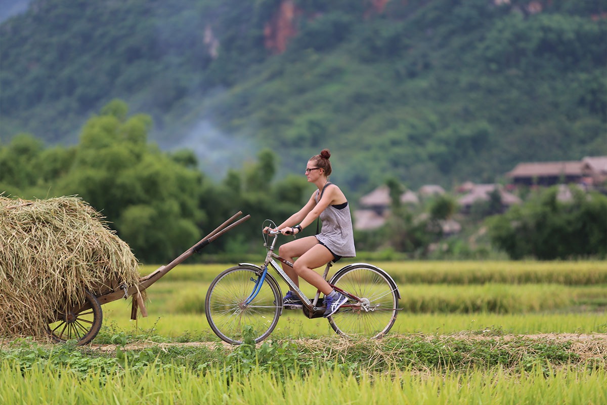 Du khách trải nghiệm đạp xe từ resort đến thác Gò Lao Du khách trải nghiệm đạp xe từ resort đến thác Gò Lao