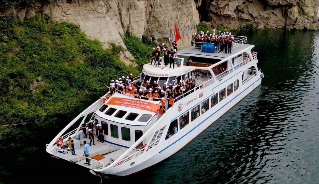 Du thuyền khám phá các đảo nhỏ Du thuyền khám phá các đảo nhỏ