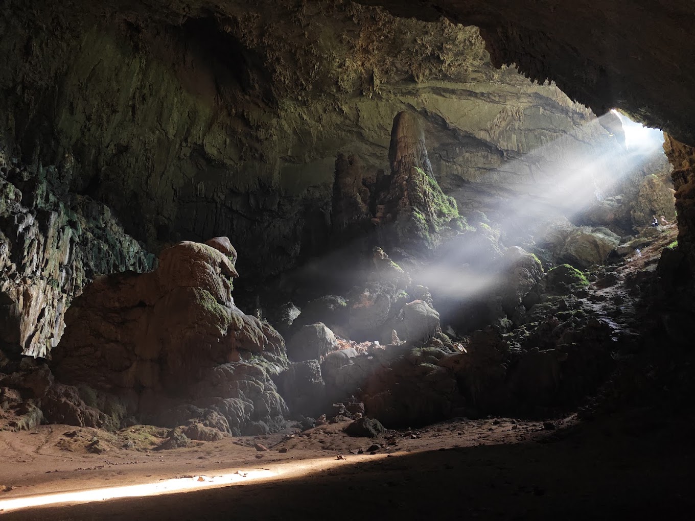 Kho Muong Bat Cave remains closed to visitors while authorities assess falling-rock hazards inside Kho Muong Bat Cave remains closed to visitors while authorities assess falling-rock hazards inside