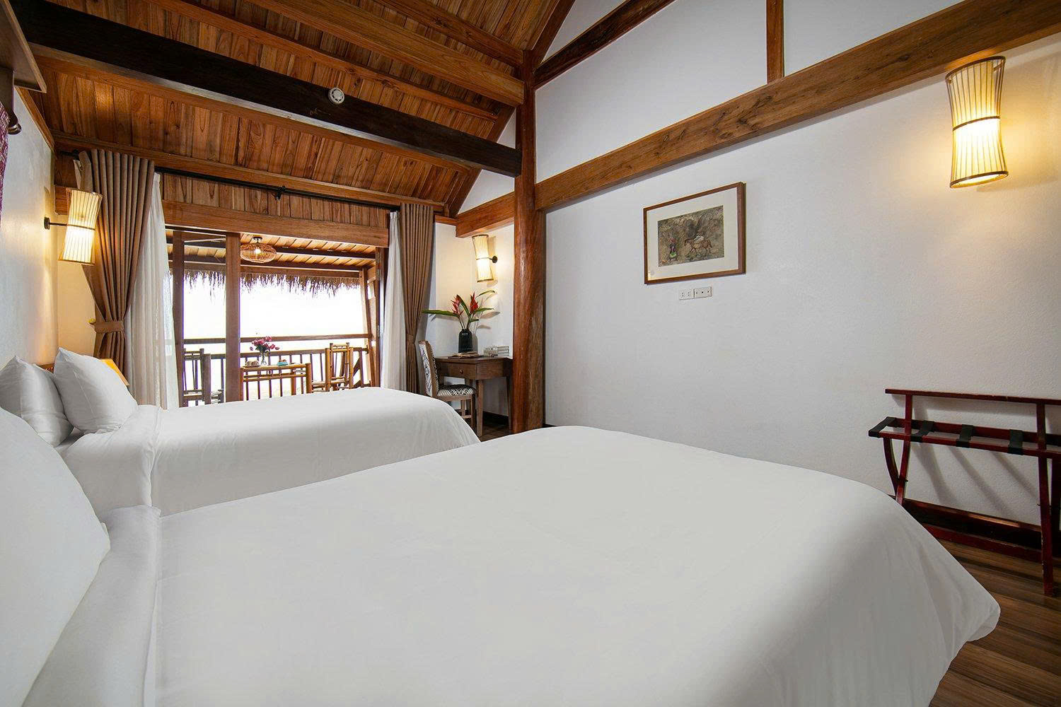 Tranh gốc của họa sĩ Đỗ Đức được trưng bày tại Mai Châu Hideaway Tranh gốc của họa sĩ Đỗ Đức được trưng bày tại Mai Châu Hideaway