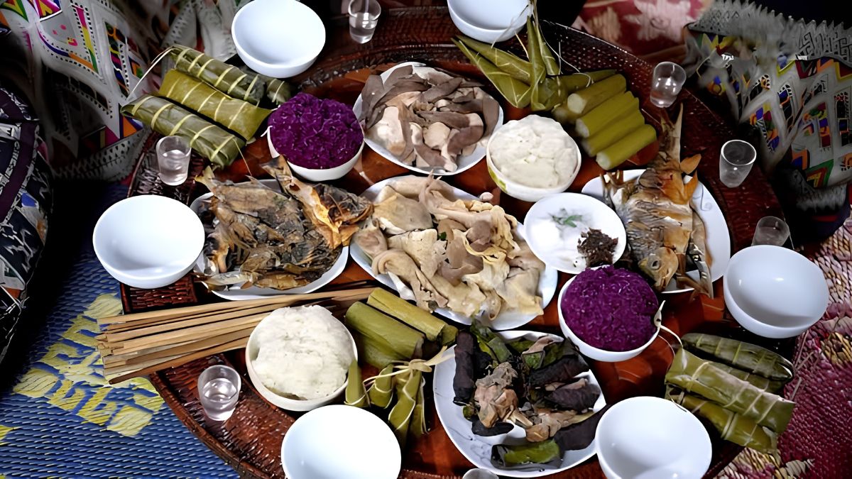 Thưởng thức bữa cơm tại nhà sàn của người Thái Trắng (Nguồn: Báo Văn Hóa) Thưởng thức bữa cơm tại nhà sàn của người Thái Trắng (Nguồn: Báo Văn Hóa)