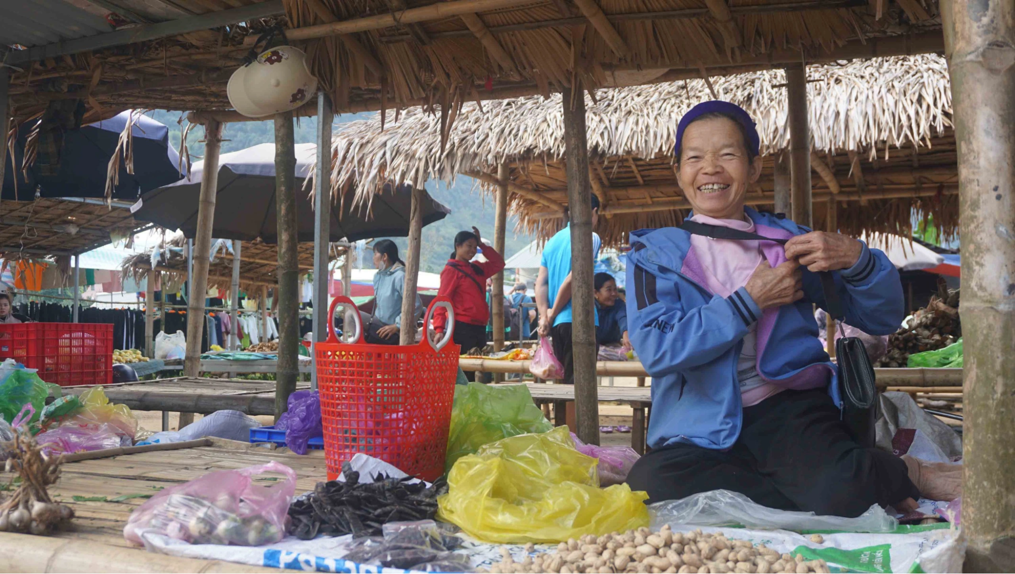 Chợ phiên Phố Đoàn tại Pù Luông Thanh Hóa (Nguồn: Báo Thanh niên) Chợ phiên Phố Đoàn tại Pù Luông Thanh Hóa (Nguồn: Báo Thanh niên)
