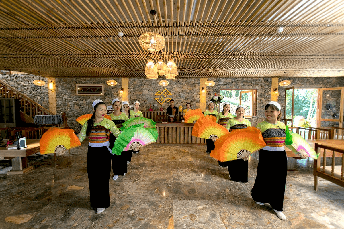 Chương trình giao lưu văn nghệ tại Mai Châu Hideaway Lake Resort Chương trình giao lưu văn nghệ tại Mai Châu Hideaway Lake Resort