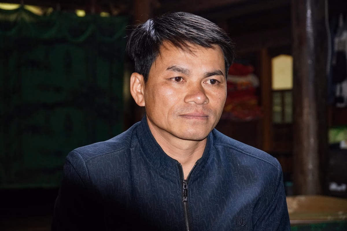 Ông Ngân Văn Hùng chia sẻ thông tin bản Mười Ông Ngân Văn Hùng chia sẻ thông tin bản Mười