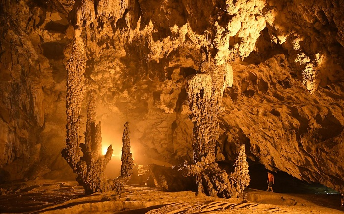 Hang Chiều với hệ thống thạch nhũ đa dạng, độc đáo Hang Chiều với hệ thống thạch nhũ đa dạng, độc đáo