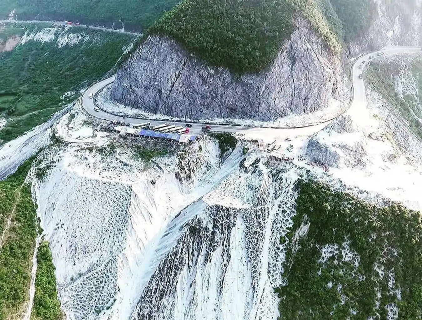 Đèo Thung Khe - đèo có bốn mùa trong một ngày Đèo Thung Khe - đèo có bốn mùa trong một ngày