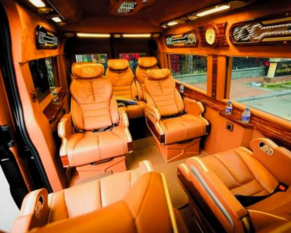 Limousine Van (Source: Collect)