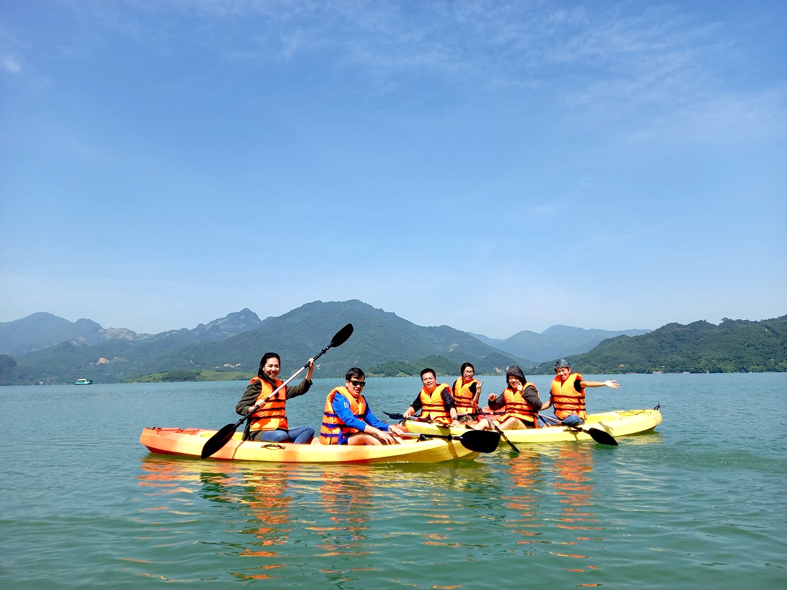 Explore 47 limestone islands by kayak (Source: Collected)