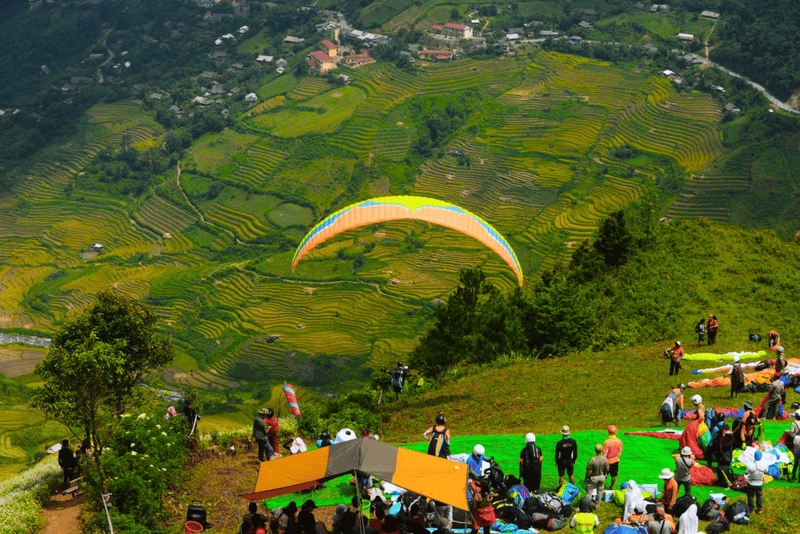 Bạn nên tham khảo thời tiết trước khi quyết định mua vé dù lượn (Nguồn: Trekking - Camping)