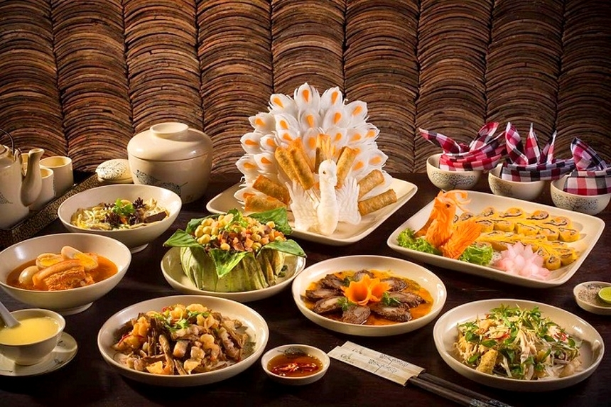 Du lịch ẩm thực Huế (nguồn: Báo Dân tộc và Phát triển) Du lịch ẩm thực Huế (nguồn: Báo Dân tộc và Phát triển)