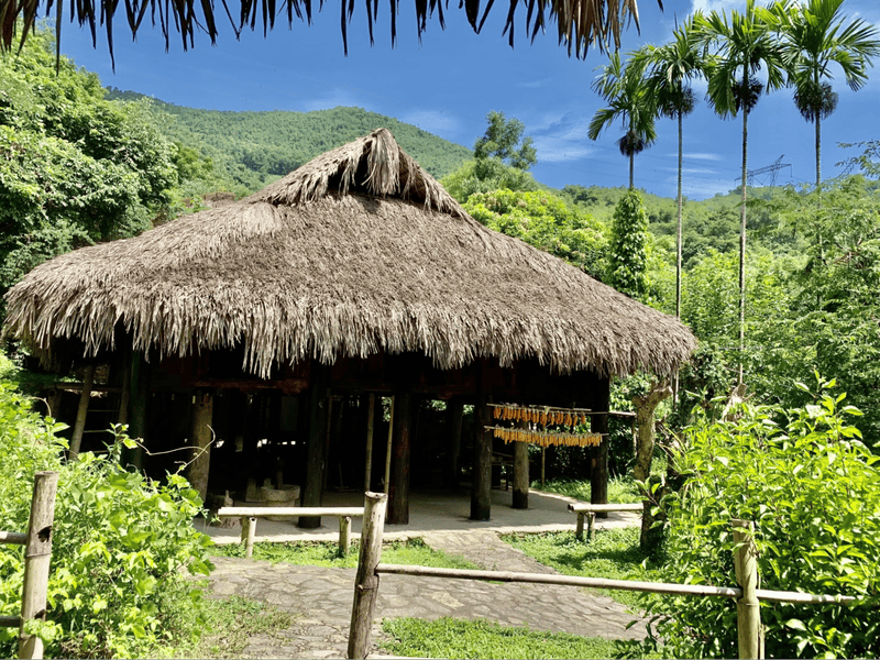 Không gian yên tĩnh cùng cảnh quan thiên nhiên xung quanh giúp chuyến tham quan trở nên thư giãn và gần gũi hơn với văn hóa bản địa (Nguồn: Tạp chí điện tử Văn hóa và Phát triển)