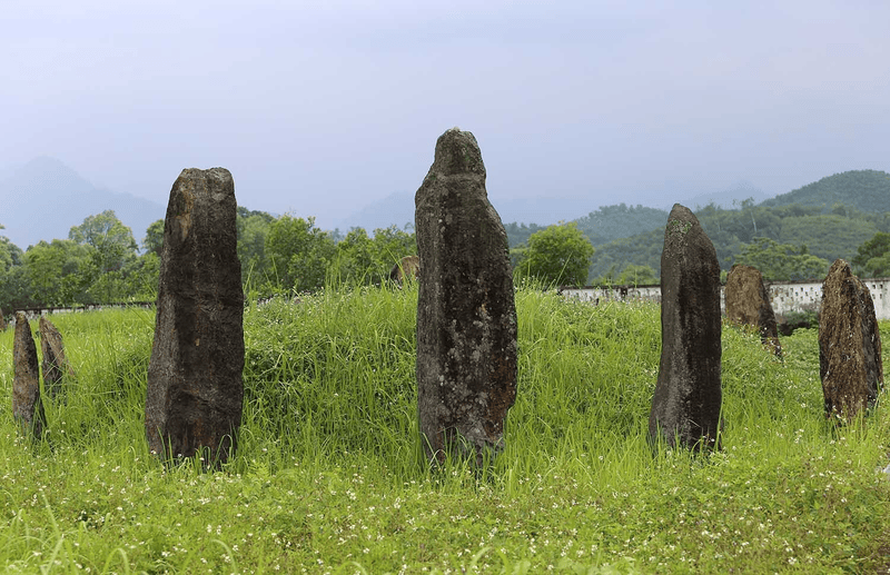 Khu mộ cổ Đống Thếch được hình thành vào khoảng thế kỷ XVII, tức cách đây hơn 350 – 400 năm (Nguồn: Vietnamnet)