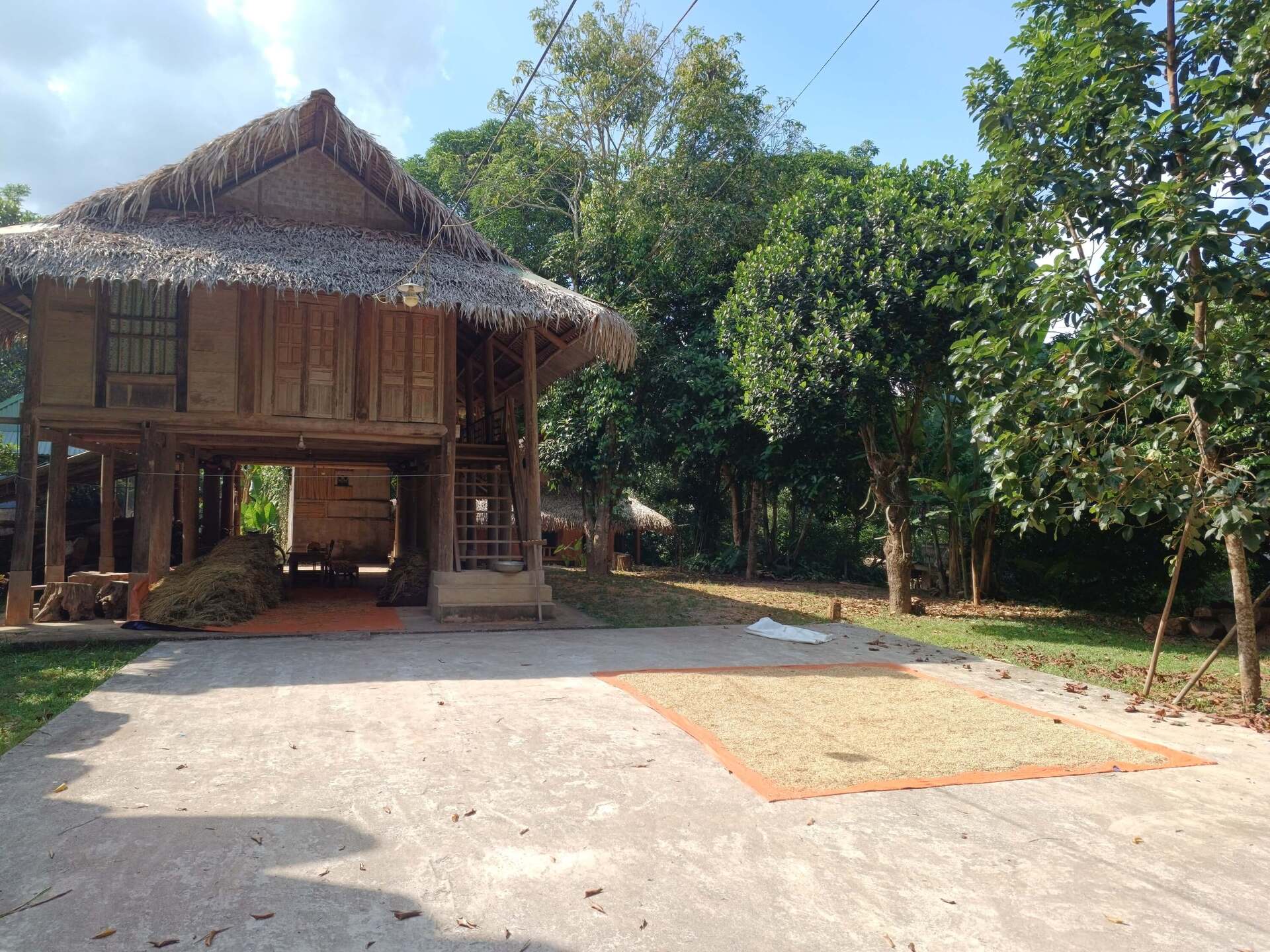 Bản Bước, một trong những bản làng xa xôi của Mai Châu Bản Bước, một trong những bản làng xa xôi của Mai Châu