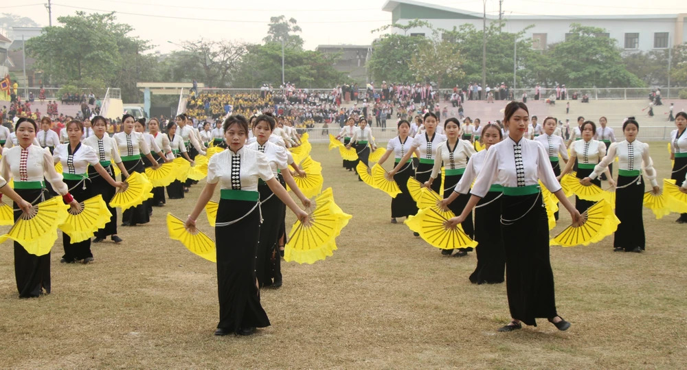 Múa xòe là vũ điệu lễ hội độc đáo của người Thái Múa xòe là vũ điệu lễ hội độc đáo của người Thái