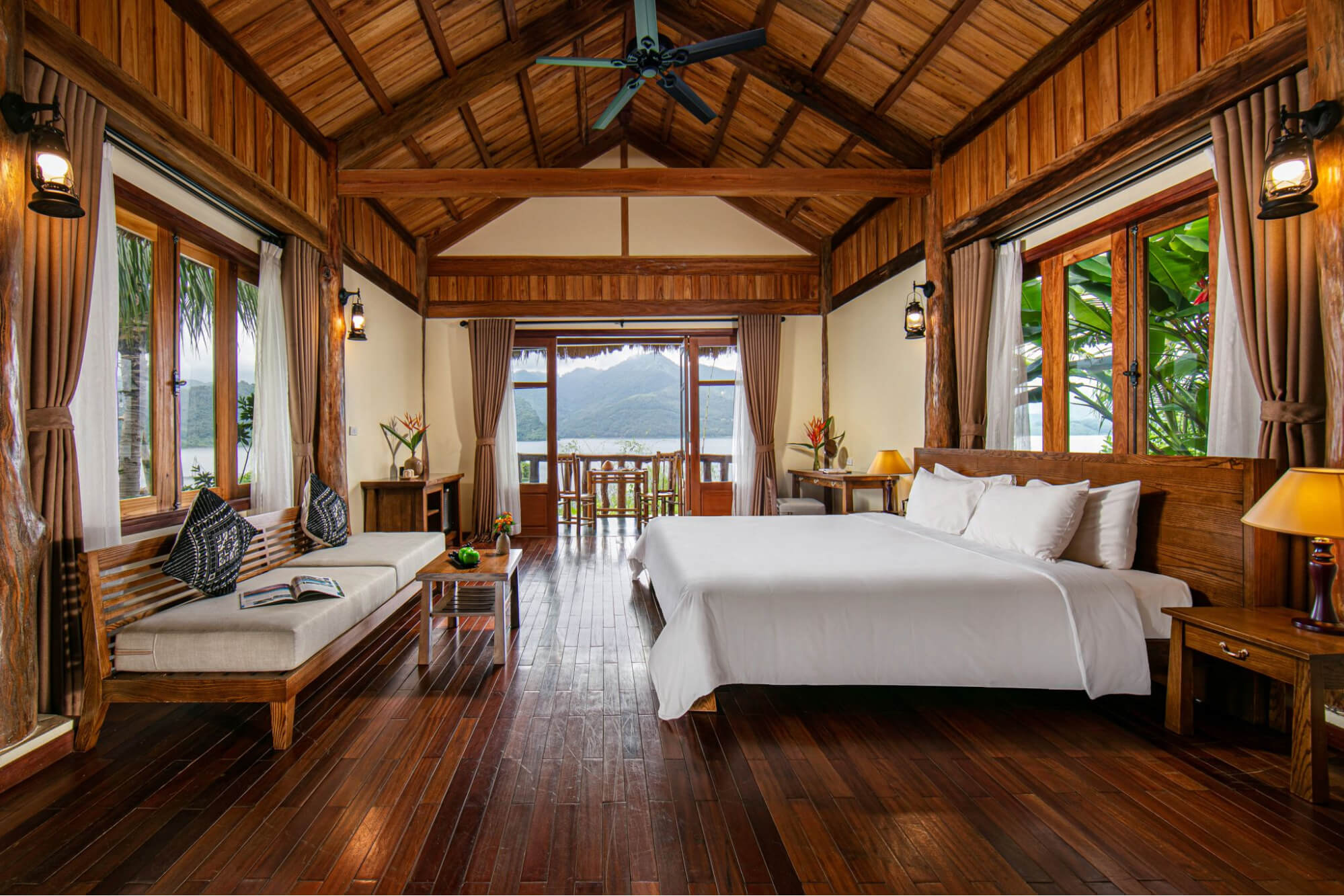 Phòng nghỉ hướng hồ Hòa Bình sang trọng, ấm cúng, đầy đủ tiện nghi tại Mai Chau Hideaway Phòng nghỉ hướng hồ Hòa Bình sang trọng, ấm cúng, đầy đủ tiện nghi tại Mai Chau Hideaway
