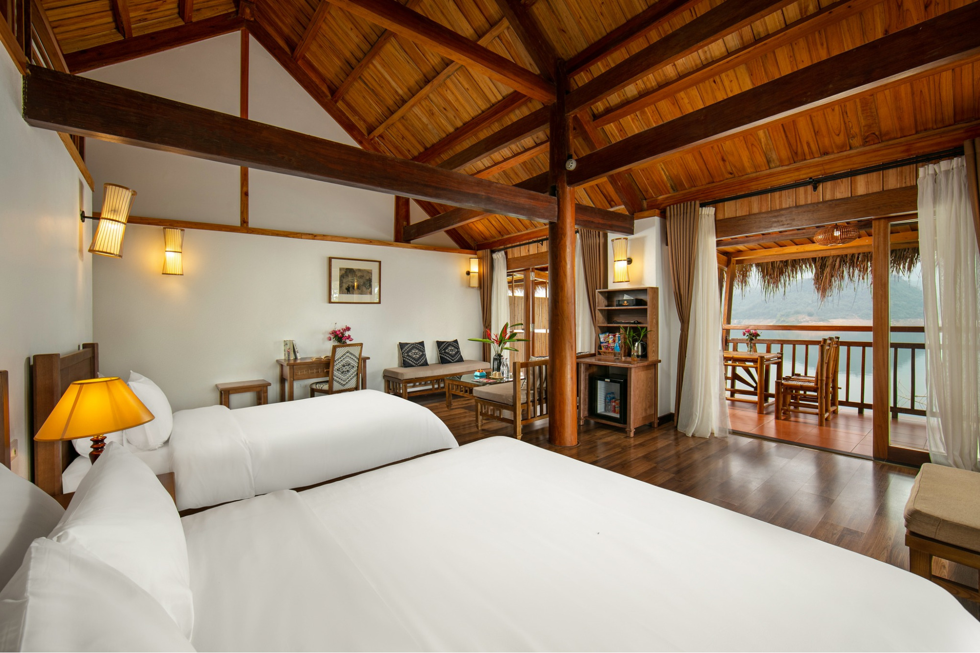 Phòng nghỉ ấm cúng, đầy đủ tiện nghi của Mai Chau Hideaway Lake Resort Phòng nghỉ ấm cúng, đầy đủ tiện nghi của Mai Chau Hideaway Lake Resort
