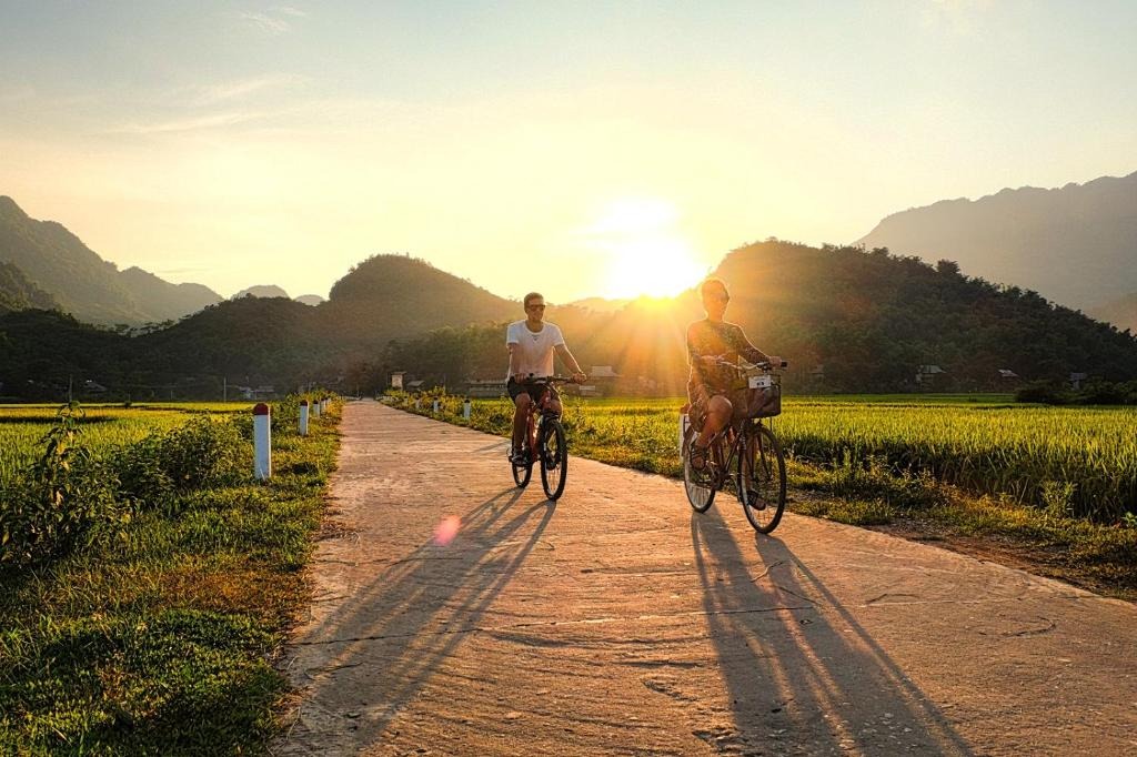 Bản Lác là một trong những bản làng nổi tiếng nhất của Mai Châu Bản Lác là một trong những bản làng nổi tiếng nhất của Mai Châu